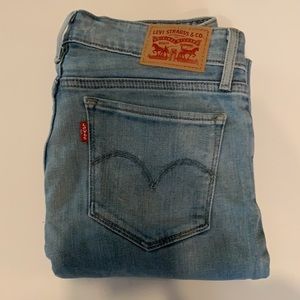 Levi’s 712 Slim Light Wash Jeans